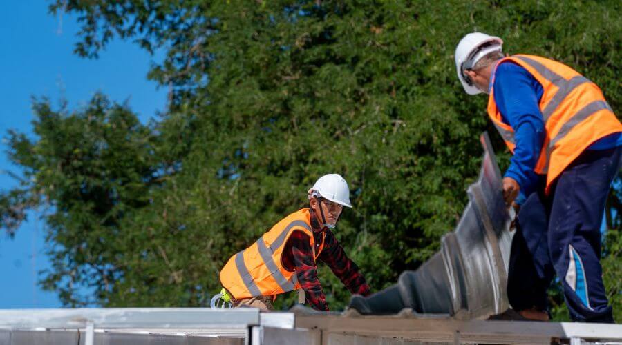 Professional gutter cleaning in Elma, WA